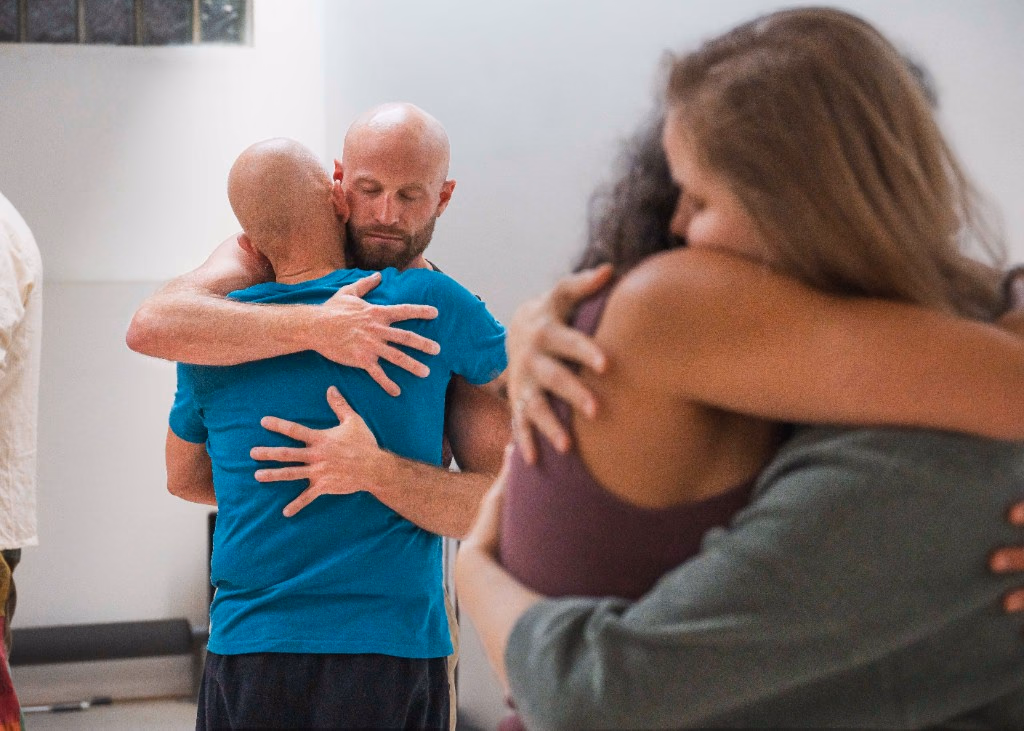Embrace in a Tantra seminar in Frankfurt
